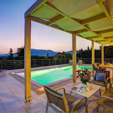 Sleeps 4 Pool Air Con Wifi Villa