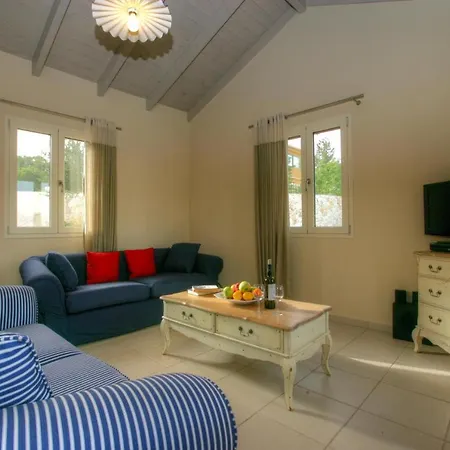 Sleeps 4 Pool Air Con Wifi Villa