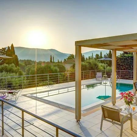 Sleeps 4 Pool Air Con Wifi Villa